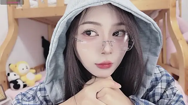 Snapshot of Sue101010 chatting on 10.12.25 Sue101010 online show from 10.12.25