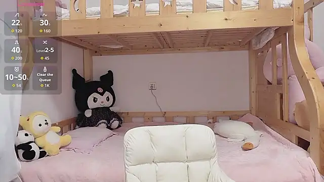 Snapshot of Sue101010 chatting on 10.13.25 Sue101010 online show from 10.13.25