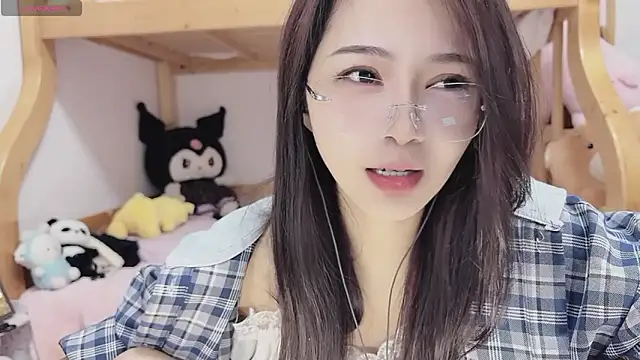 Snapshot of Sue101010 chatting on 10.20.25 Sue101010 online show from 10.20.25