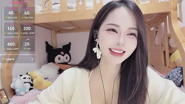 Snapshot of Sue101010 chatting on 10.24.25 Sue101010 online show from 10.24.25