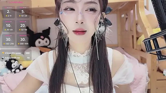 Snapshot of Sue101010 chatting on 10.27.25 Sue101010 online show from 10.27.25