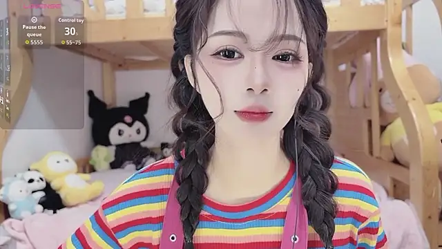 Snapshot of Sue101010 chatting on 10.28.25 Sue101010 online show from 10.28.25