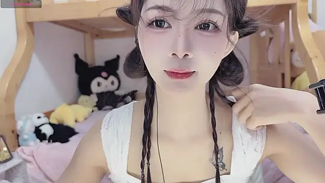 Snapshot of Sue101010 chatting on 10.30.25 Sue101010 online show from 10.30.25