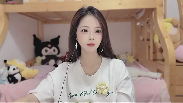 Snapshot of Sue101010 chatting on 11.11.25 Sue101010 online show from 11.11.25