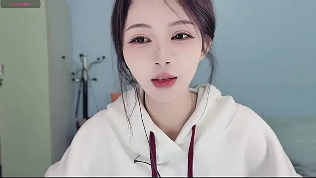 Snapshot of Sue101010 chatting on 11.21.25 Sue101010 online show from 11.21.25