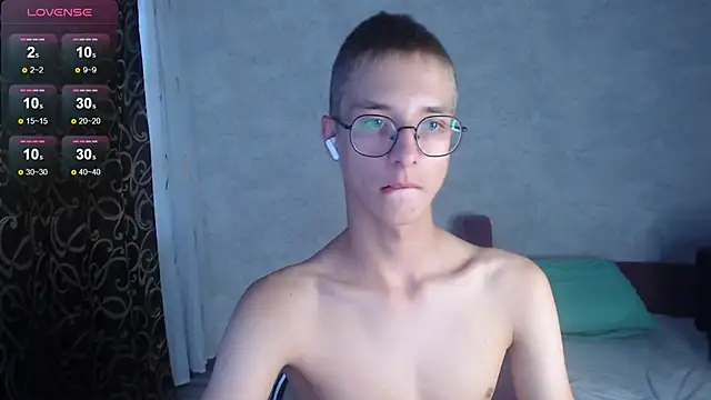 Snapshot of glasses_cat chatting on 09.26.25 glasses cat online show from 09.26.25