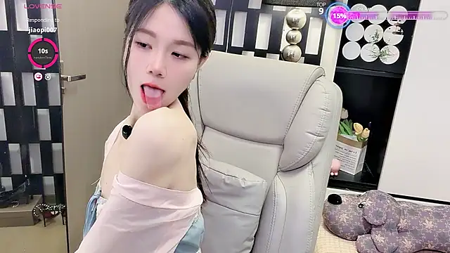 Snapshot of Yueyue-MM chatting on 06.19.26 Yueyue-MM online show from 06.19.26