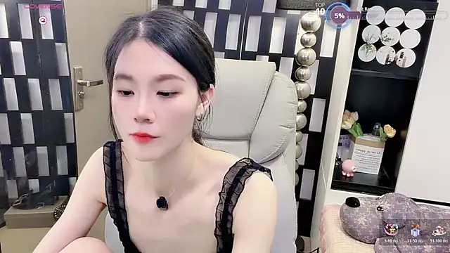 Snapshot of Yueyue-MM chatting on 06.21.26 Yueyue-MM online show from 06.21.26