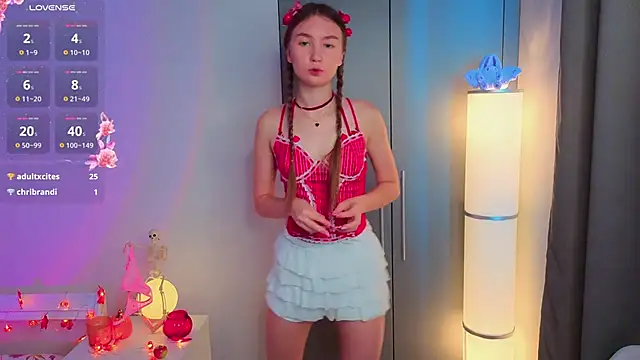 ElfredaTupy online show from 10.17.25