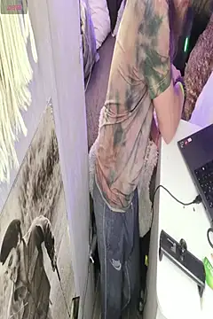 JuliCarl online show from 04.15.26