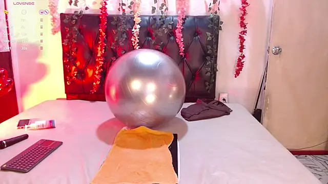 Snapshot of _SARAI_DUPONT chatting on 03.11.25 SARAI DUPONT online show from 03.11.25