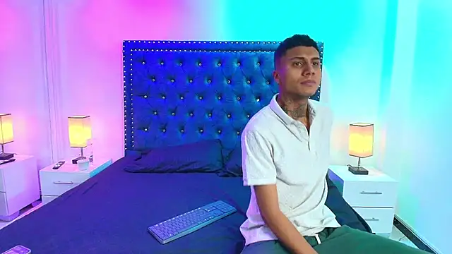 Snapshot of Damian_and_roxanne chatting on 09.14.25 Damian and roxanne online show from 09.14.25