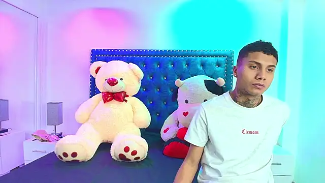 Snapshot of Damian_and_roxanne chatting on 09.19.25 Damian and roxanne online show from 09.19.25