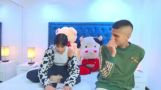 Snapshot of Damian_and_roxanne chatting on 09.20.25 Damian and roxanne online show from 09.20.25