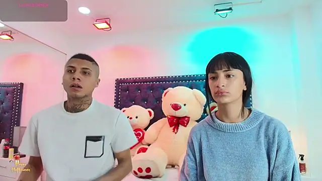 Snapshot of Damian_and_roxanne chatting on 10.25.25 Damian and roxanne online show from 10.25.25