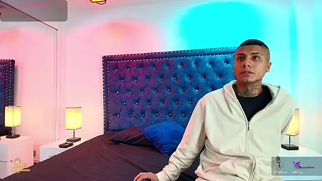 Snapshot of Damian_and_roxanne chatting on 10.26.25 Damian and roxanne online show from 10.26.25