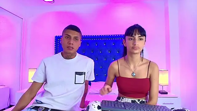 Snapshot of Damian_and_roxanne chatting on 11.07.25 Damian and roxanne online show from 11.07.25