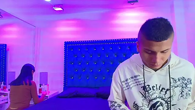 Snapshot of Damian_and_roxanne chatting on 11.10.25 Damian and roxanne online show from 11.10.25