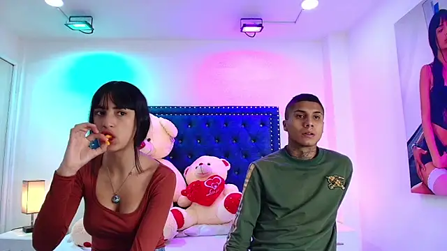 Snapshot of Damian_and_roxanne chatting on 11.20.25 Damian and roxanne online show from 11.20.25