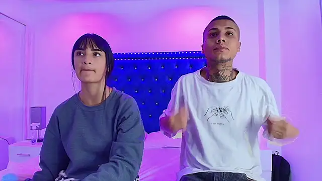 Snapshot of Damian_and_roxanne chatting on 11.30.25 Damian and roxanne online show from 11.30.25