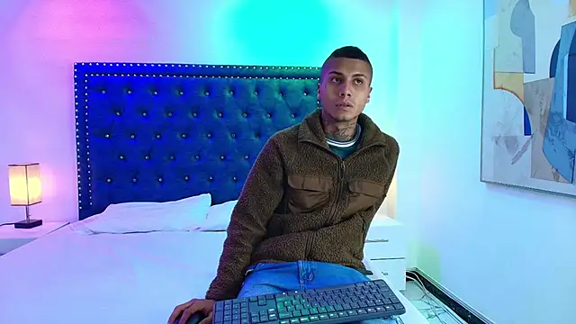 Snapshot of Damian_and_roxanne chatting on 12.02.25 Damian and roxanne online show from 12.02.25