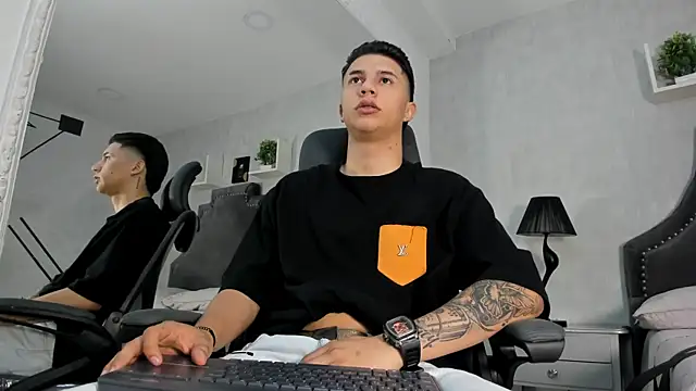 liaamsmiith  online show from 10.04.25