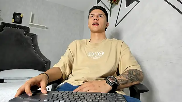 liaamsmiith  online show from 10.14.25