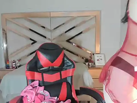 Snapshot of Zulema_R1 chatting on 09.29.25 Zulema R1 online show from 09.29.25