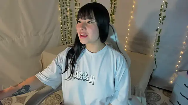 Snapshot of Zulema_R1 chatting on 11.03.25 Zulema R1 online show from 11.03.25