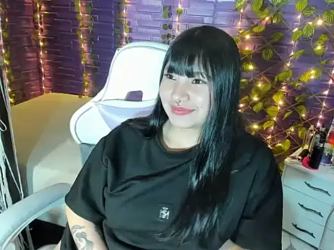 Snapshot of Zulema_R1 chatting on 11.14.25 Zulema R1 online show from 11.14.25