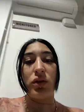 Snapshot of Scarlett_12 chatting on 10.01.25 Scarlett 12 online show from 10.01.25