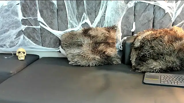 Snapshot of Rowan_Mills chatting on 10.13.25 Rowan Mills online show from 10.13.25