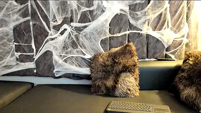 Snapshot of Rowan_Mills chatting on 10.16.25 Rowan Mills online show from 10.16.25