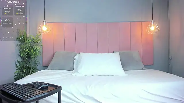 AariaLove online show from 11.04.25