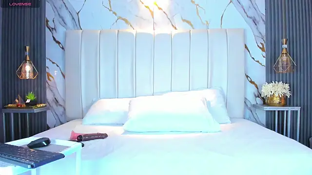 AariaLove online show from 11.21.25