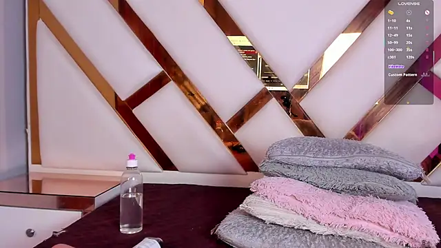 Niicolle Evanss online show from 02.11.26