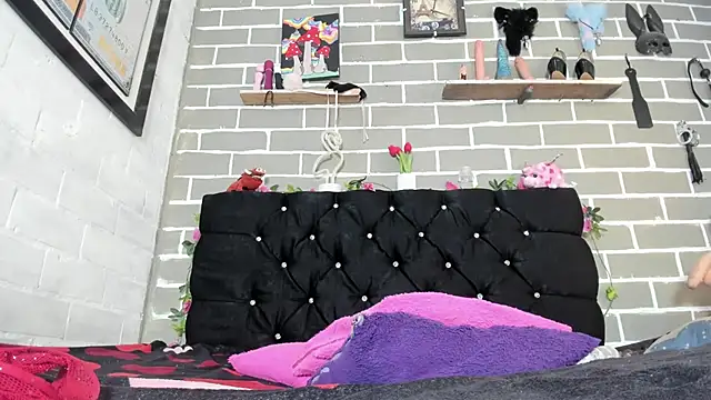 Snapshot of CharlotteBrowm chatting on 11.05.25 CharlotteBrowm online show from 11.05.25