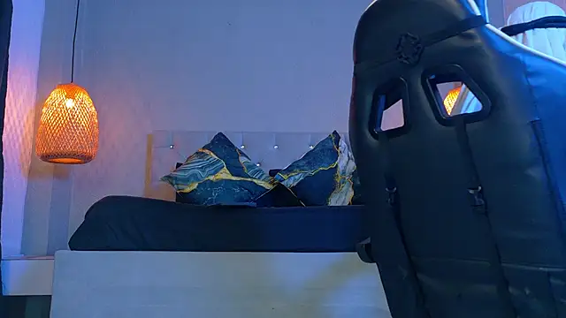 Thaiel Fosteer online show from 04.19.26