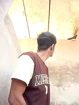 monster 33 online show from 11.08.25