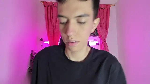 Snapshot of dylan_202520_ chatting on 09.11.25 dylan 202520 online show from 09.11.25