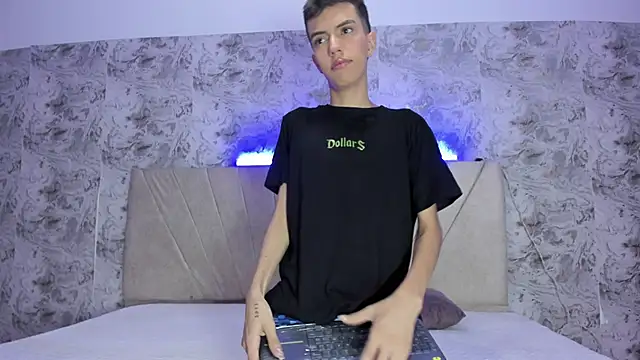 Snapshot of dylan_202520_ chatting on 09.27.25 dylan 202520 online show from 09.27.25