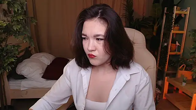 Halle Berrry online show from 11.19.25