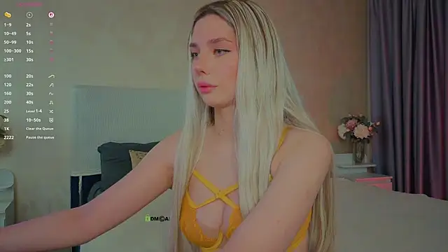 Snapshot of _sophielov chatting on 06.26.26 sophielov online show from 06.26.26