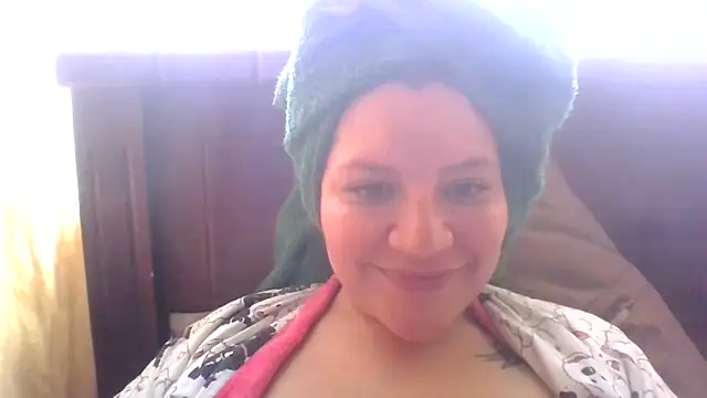 Snapshot of Isisflame chatting on 11.12.25 Isisflame online show from 11.12.25