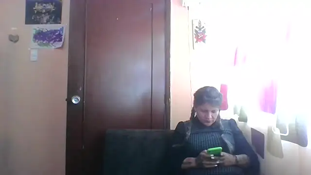 Snapshot of Isisflame chatting on 12.13.25 Isisflame online show from 12.13.25