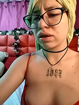 Snapshot of Kitty_Melodi chatting on 10.19.25 Kitty Melodi online show from 10.19.25