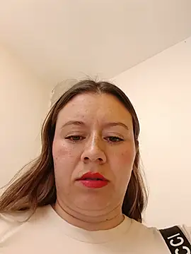 Snapshot of Hannah-colx chatting on 06.24.26 Hannah-colx online show from 06.24.26