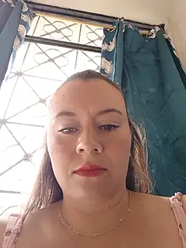Snapshot of Hannah-colx chatting on 06.25.26 Hannah-colx online show from 06.25.26