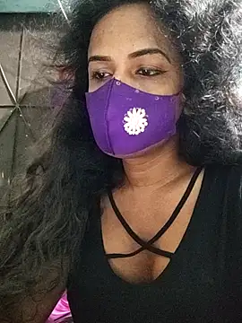 Snapshot of Anikaislam chatting on 10.13.25 Anikaislam online show from 10.13.25