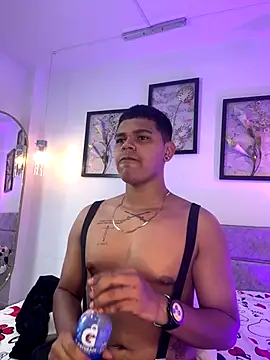 Snapshot of DannySamm chatting on 09.17.25 DannySamm online show from 09.17.25